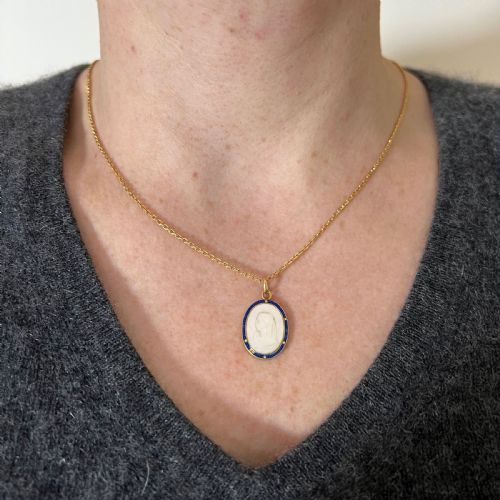 FRENCH VIRGIN MARY 18K YELLOW GOLD MOTHER OF PEARL ENAMEL CHARM PENDANT - ADDITIONAL PHOTO 3