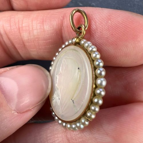 FRENCH VIRGIN MARY MOTHER OF PEARL 18K YELLOW GOLD PEARL CHARM PENDANT - ADDITIONAL PHOTO 5