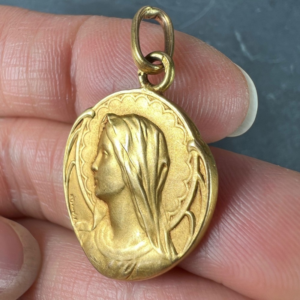 French Dropsy Virgin Mary 18K Yellow Gold Medal Pendant View VII