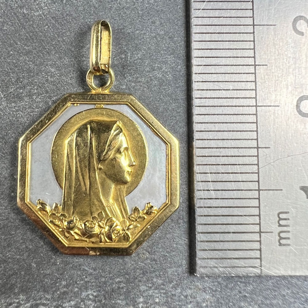 An octagonal 18K yellow gold pendant displaying a relief profile of the Virgin Mary set against a white mother-of-pearl background. View XI