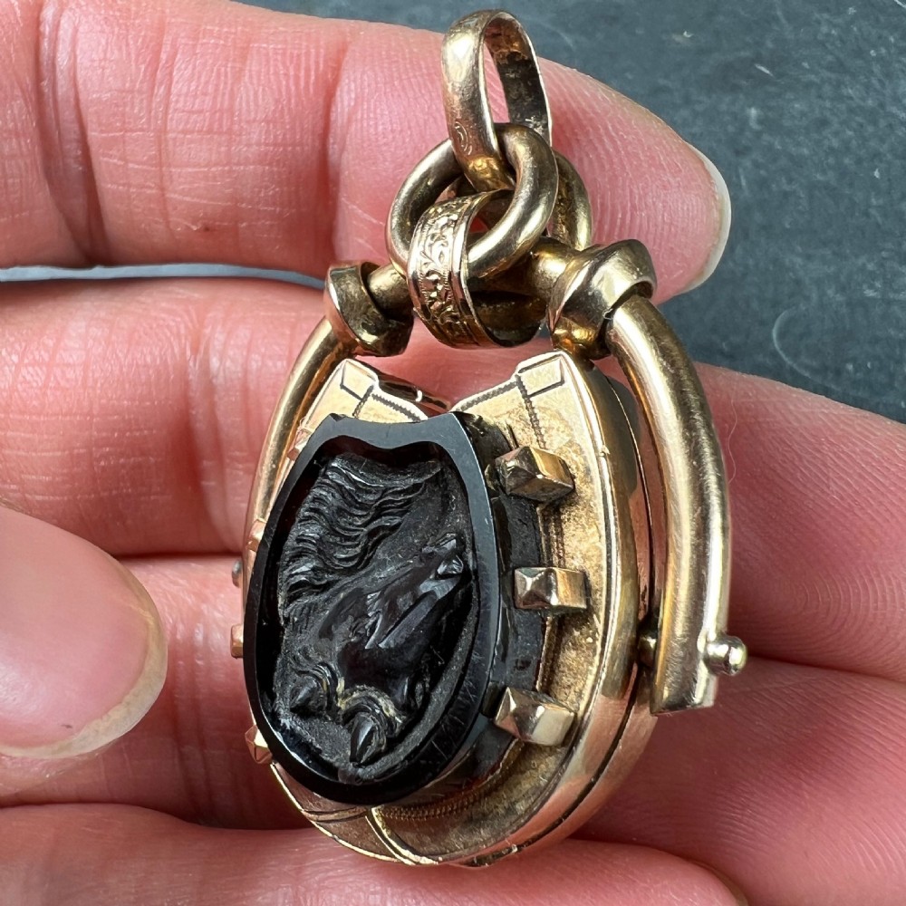 Horseshoe Onyx Horse Cameo 18K Rose Gold Pendant Locket View VII