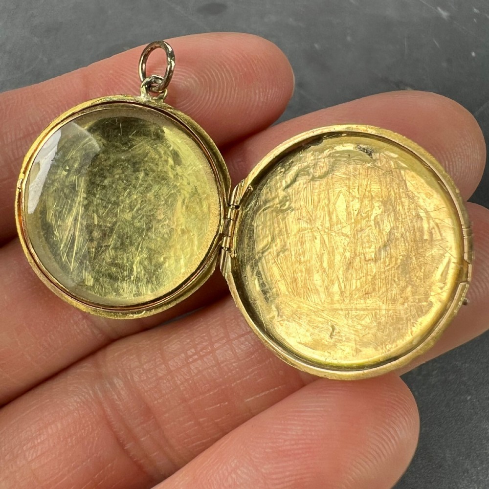 French Flowers 18 Karat Yellow Gold Pendant Locket View XI