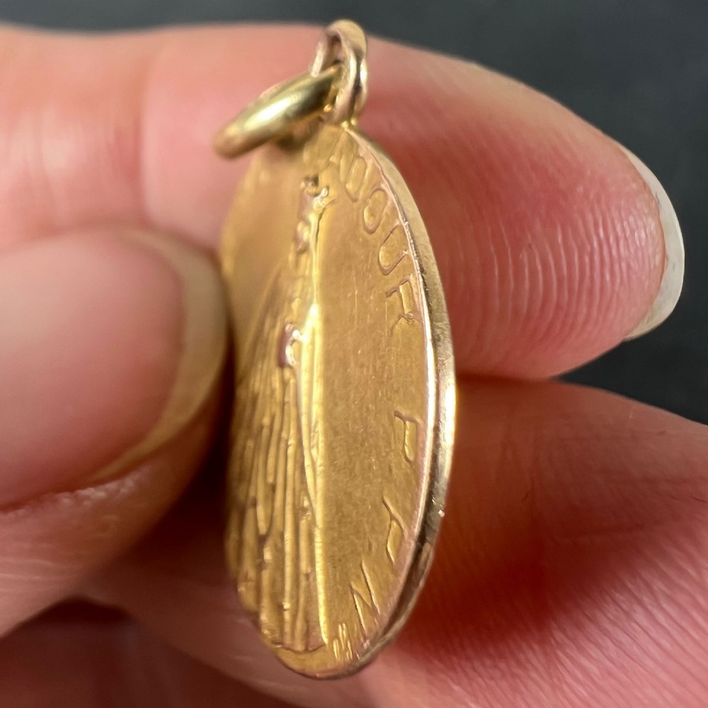 French Notre Dame de Rocamadour Virgin Mary 18 Karat Yellow Gold Medal Charm View VII