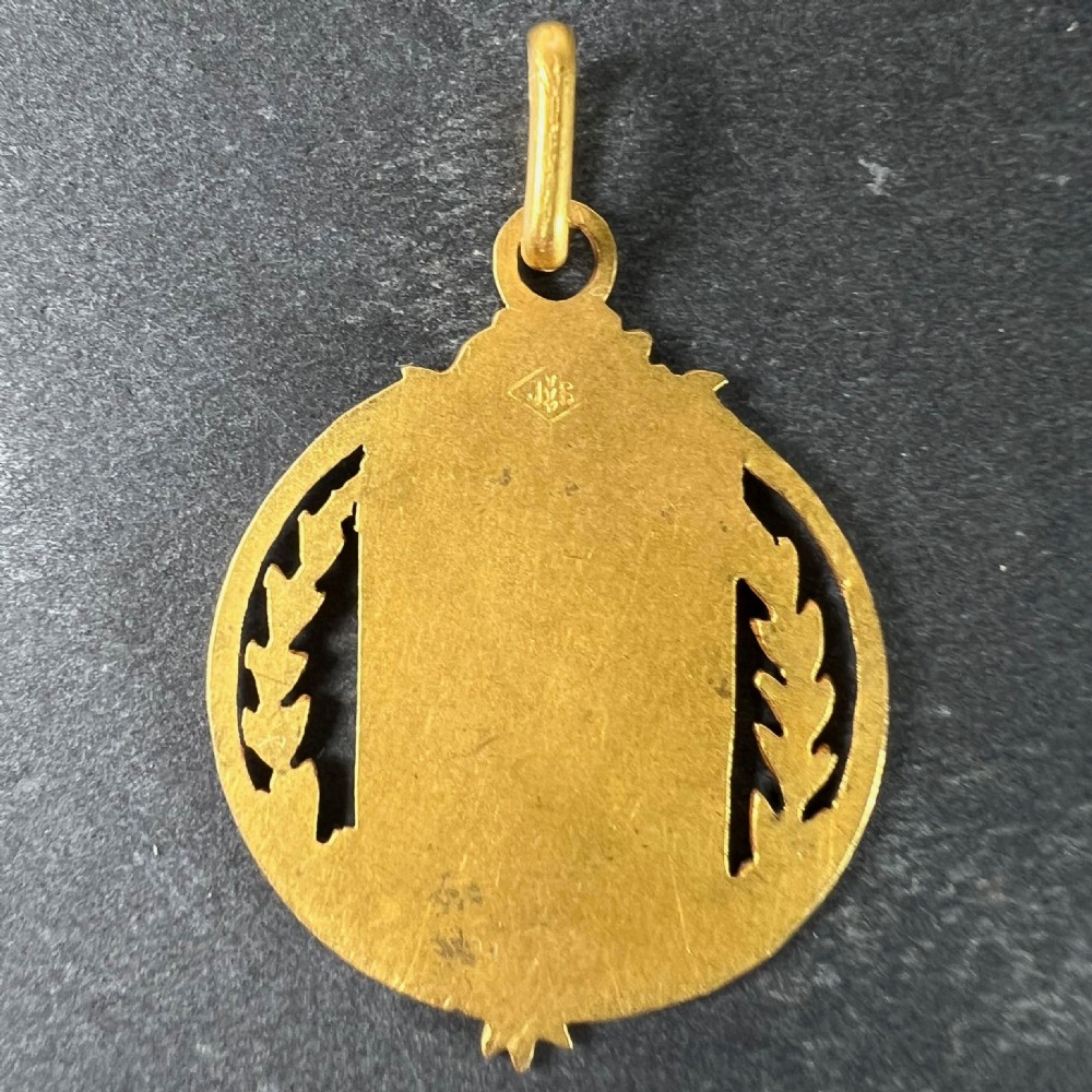 An oval 18ct yellow gold medal pendant featuring a blank central shield flanked by relief-carved leaf wreaths and floral rose motifs. View III