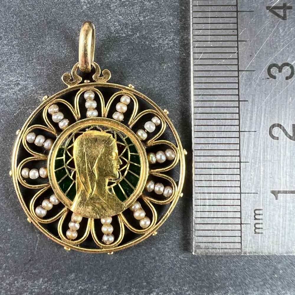 A circular 18K yellow gold pendant featuring a central profile bust of the Virgin Mary framed by green and red translucent plique-a-jour enamel and a outer ring of seed pearls set in wirework loops. View XIV
