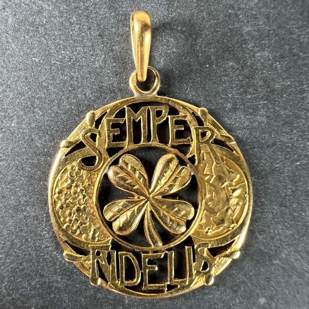 A circular antique 18-carat yellow gold openwork pendant featuring a four-leaf clover framed by the Latin inscription Semper Fidelis. View II