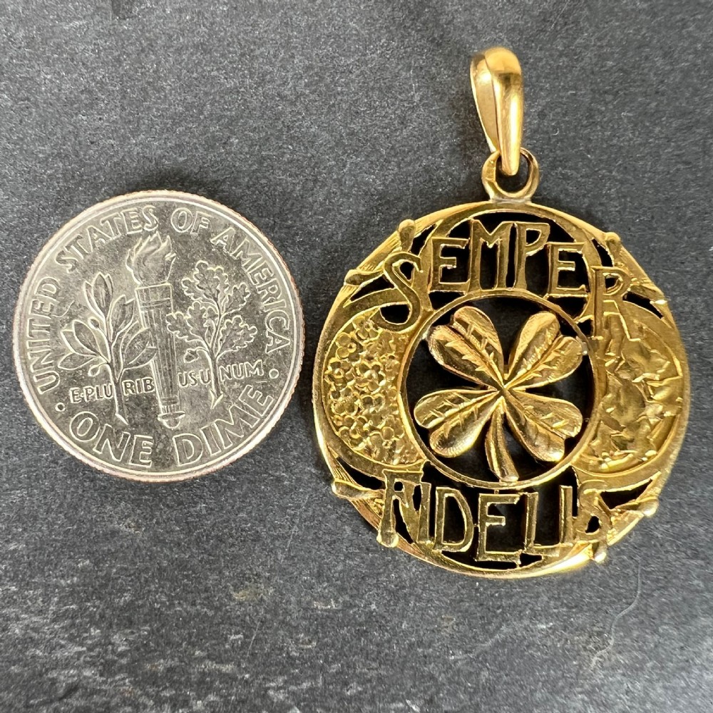 A circular antique 18-carat yellow gold openwork pendant featuring a four-leaf clover framed by the Latin inscription Semper Fidelis. View X