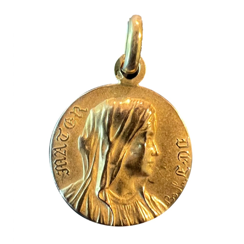 A circular 18-carat yellow gold medal pendant featuring an embossed profile relief of the Virgin Mary with the Latin inscription Mater Dei.