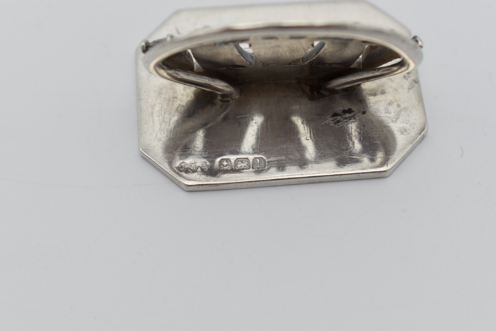 A sterling silver menu holder shaped like a naval crown mounted on an octagonal silver base. View VI
