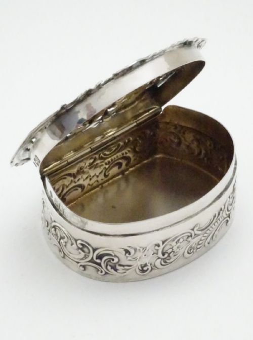 fig 1. Solid Silver Pot Pourri Box by William Comyns 1906