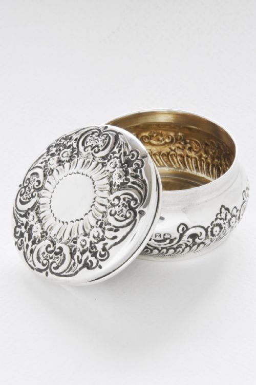 Victorian Solid Silver Table Snuff / Trinket Box 1899