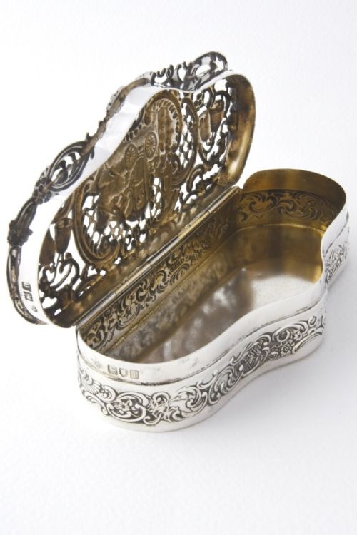 fig 3. Rare Large Solid Silver Pot Pourri Box - William Comyns 1904