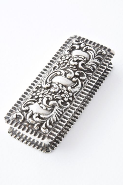 Victorian Solid Silver Embossed Snuff / Trinket Box 1901