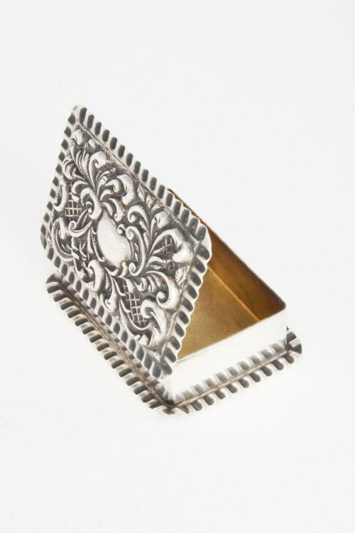 fig 3. Edwardian Solid Silver Pill Box 1902