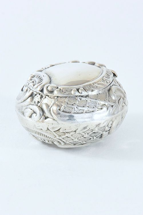 fig 1. Embossed Edwardian Silver Pill Box 1904
