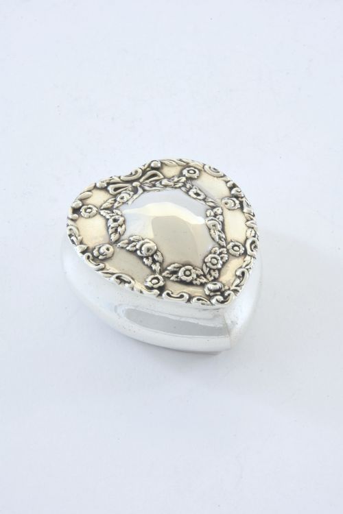 fig 1. Victorian Silver Heart Shaped Pill Box – Chester 1900