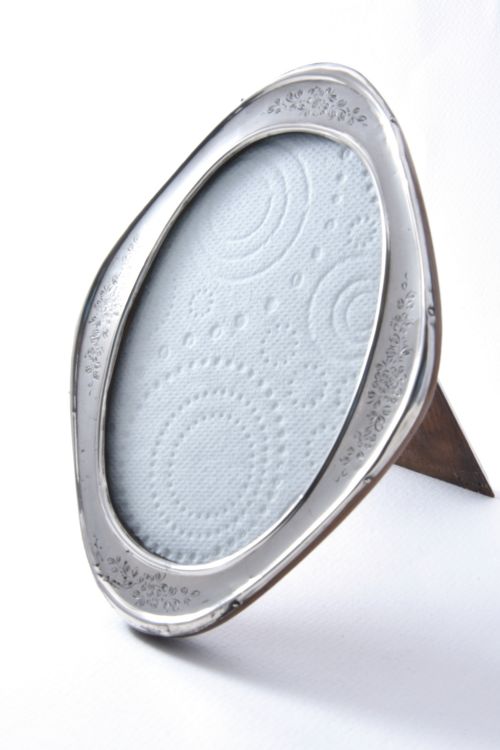 fig 1. Oval Silver Oak Backed Photo Frame 1916