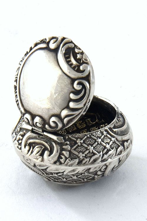 fig 3. Victorian Embossed Pill Box 1899