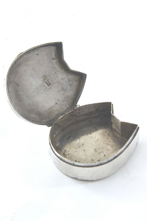 fig 3. Edwardian Silver Horseshoe Pill Box 1904