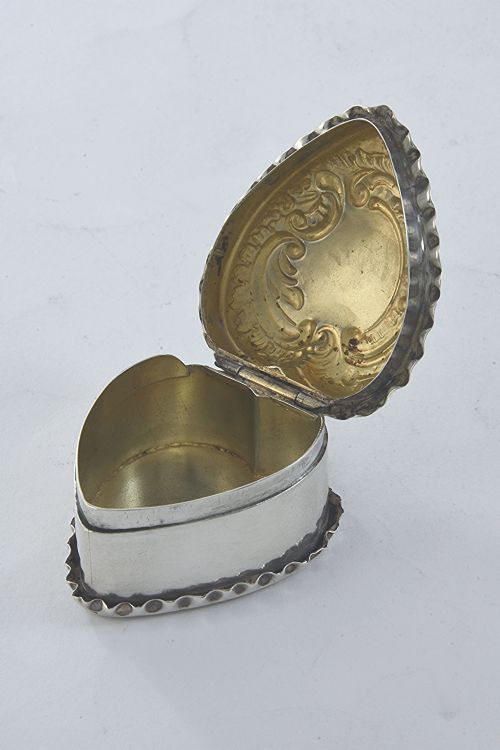 fig 2. Victorian Silver Heart-Shaped Pill Box 1900