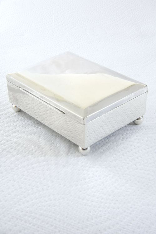 fig 1. Victorian Silver Trinket Box – Chester 1900