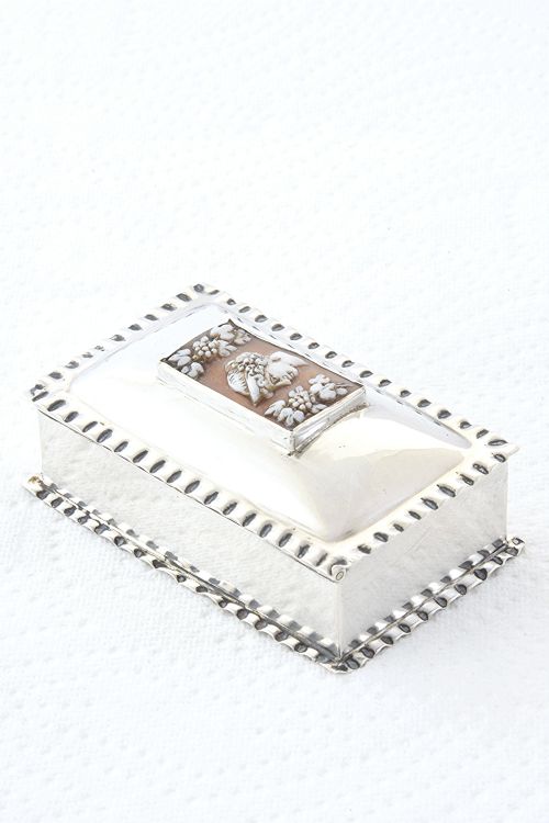 fig 1. Rare Edwardian Silver Snuff Box with Cameo Insert 1901