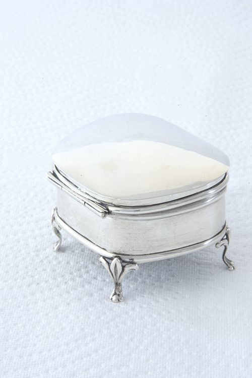 fig 1. George V Silver Trinket Box – Chester 1918