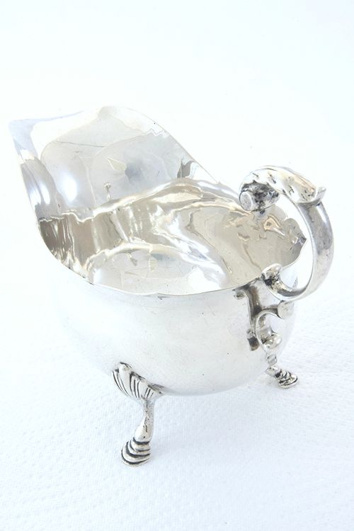 fig 1. Edwardian Silver Sauce Boat – Chester 1904