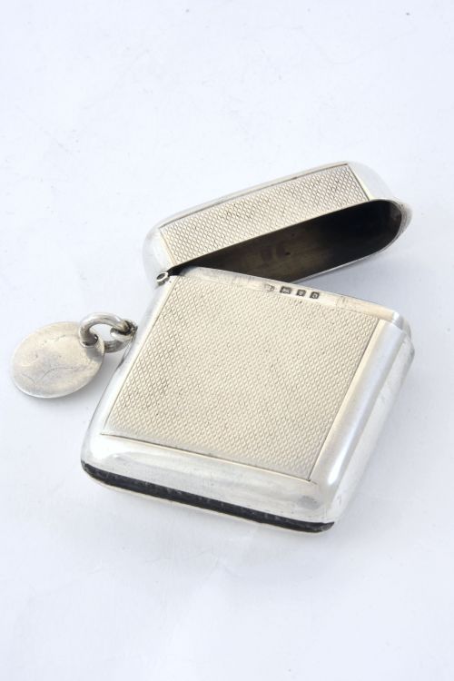 fig 2. Large Solid Silver Vesta Case 1919