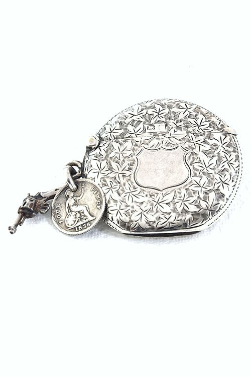 fig 1. Round Silver Edwardian Vesta Case 1905