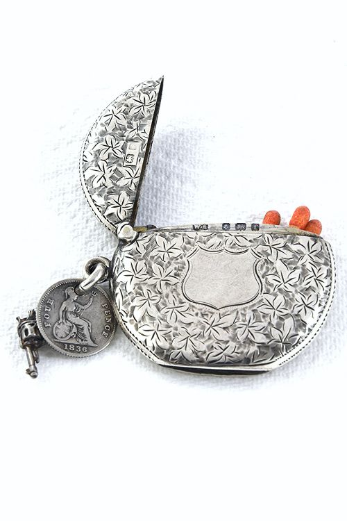 fig 2. Round Silver Edwardian Vesta Case 1905