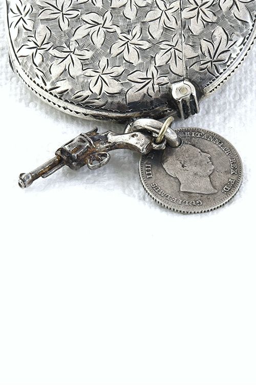 fig 3. Round Silver Edwardian Vesta Case 1905