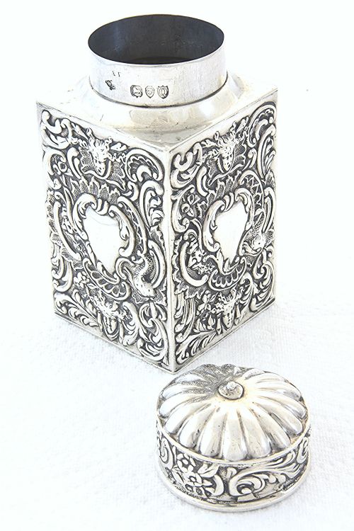 fig 3. Victorian Silver Tea Caddy – William Comyns – 1891