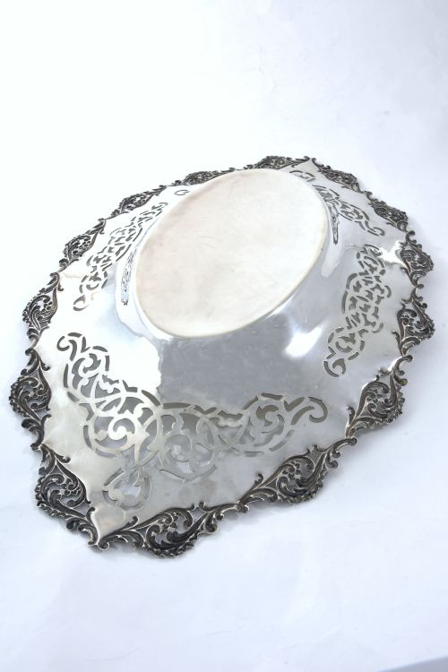 fig 2. Large Edwardian Silver Dish (Cased) – Chester 1901