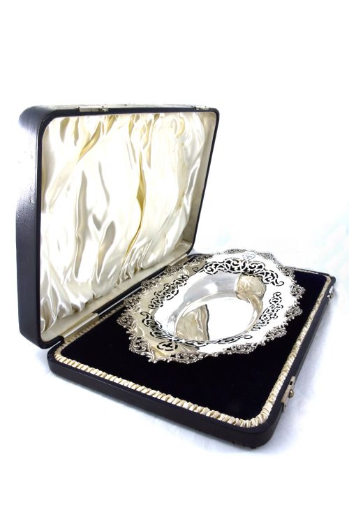 fig 4. Large Edwardian Silver Dish (Cased) – Chester 1901