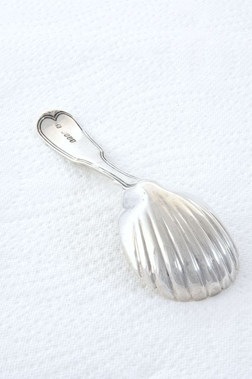 fig 3. George IV Irish Silver Caddy Spoon Dublin 1820