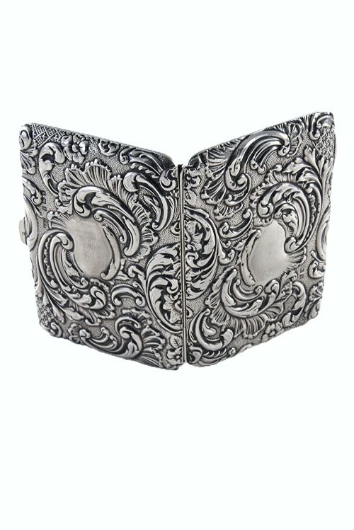 fig 2. An Edwardian sterling silver aide-memoire case featuring repousse scrollwork, leaf motifs, and a central unengraved cartouche.