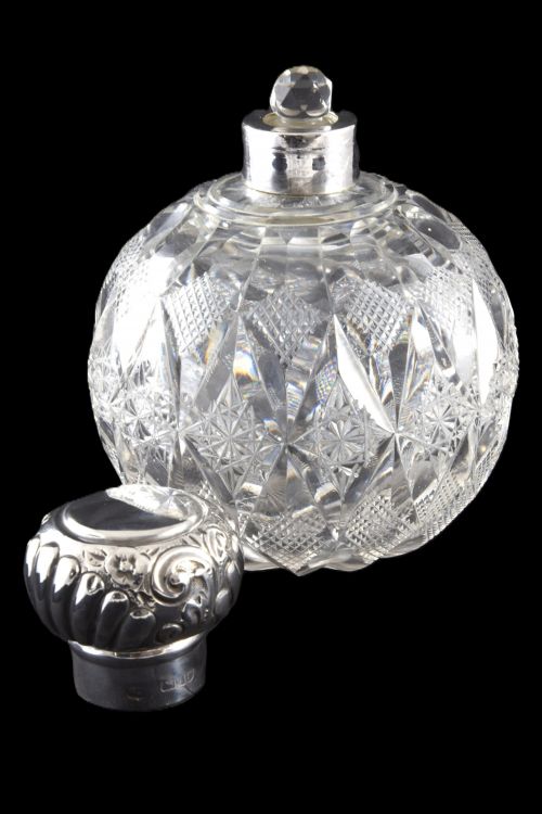 VICTORIAN SILVER MOUNTED CUT GLASS SCENT BOTTLE 1899 - ADDITIONAL PHOTO 1