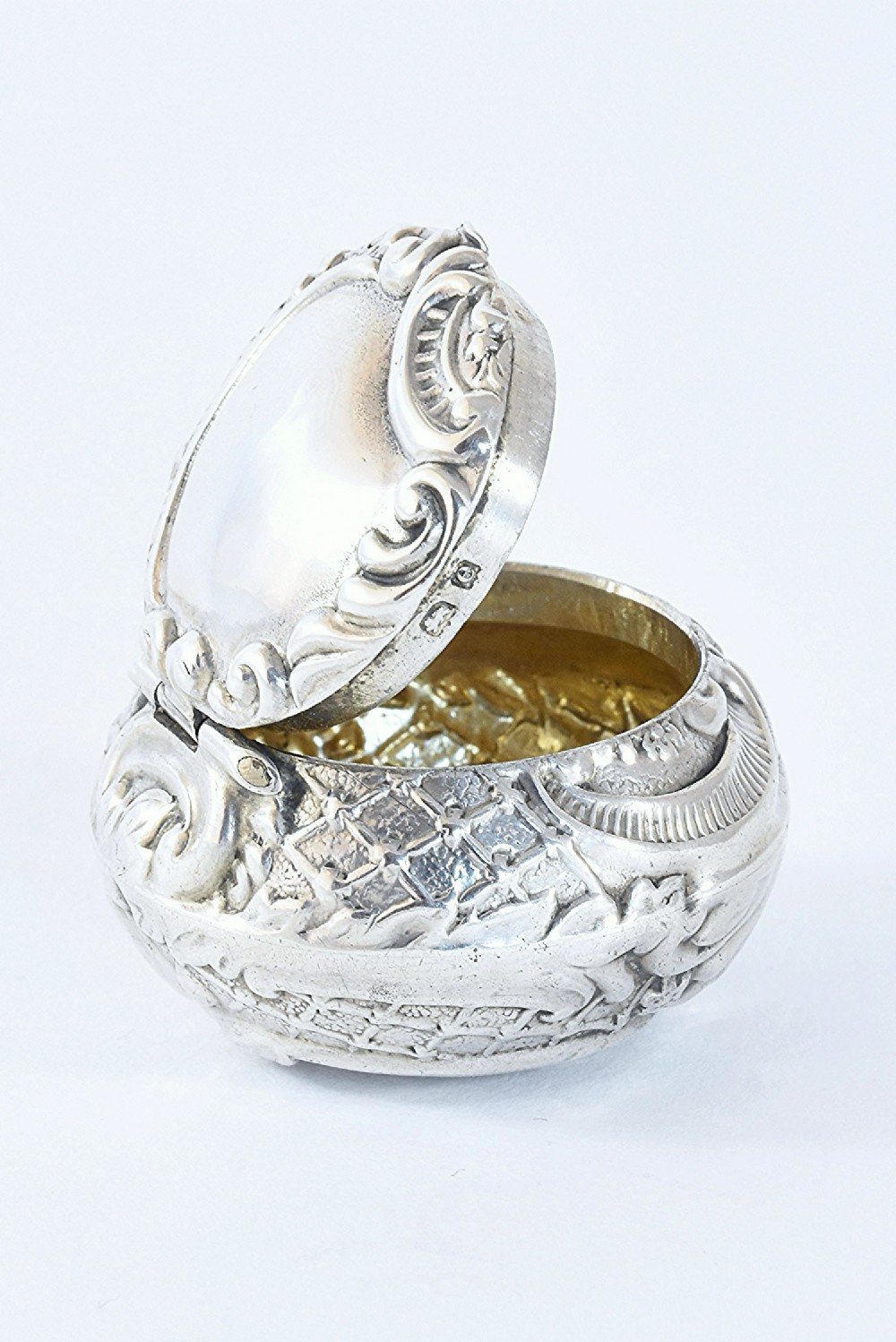 Embossed Edwardian Silver Pill Box 1904