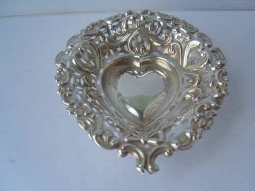 Lovely Edwardian Silver Heart Shape Bonbon Dish
