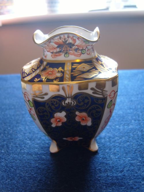 Lovely Royal Crown Derby Imari Dwarf Vase 1920