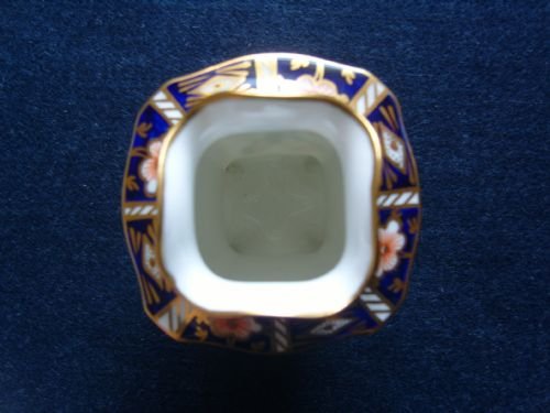 fig 1. Lovely Royal Crown Derby Imari Dwarf Vase 1920