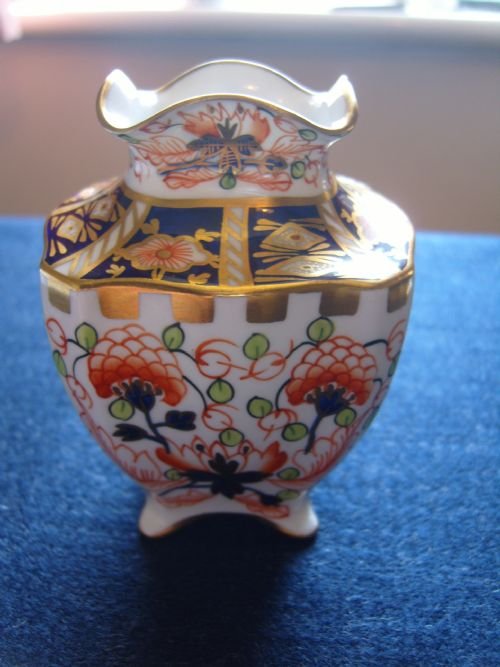 fig 2. Lovely Royal Crown Derby Imari Dwarf Vase 1920