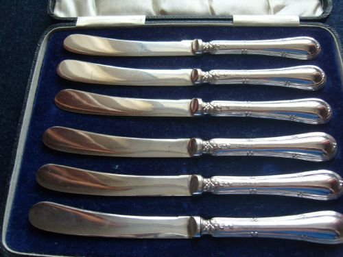 fig 1. Lovely Boxed Set Silver Handled Desert Knives
