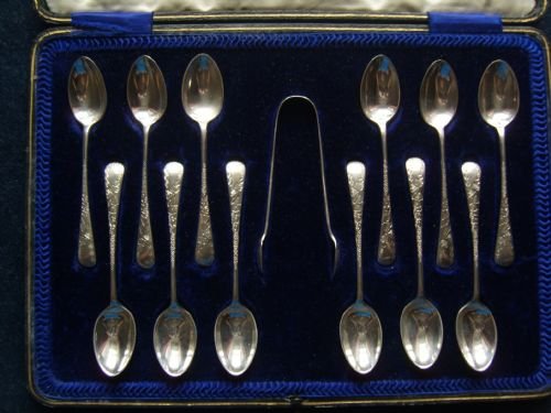 Boxed Set of Edwardian Silver Teaspoons & Sugar Tongs.