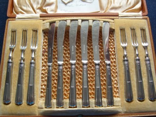 Lovely Edwardian Silver Boxed Pastry Set