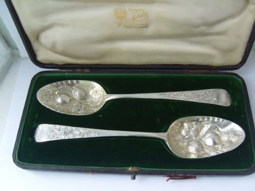 Lovely Boxed Pair Georgian Silver Berry Spoons