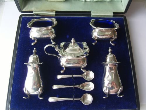 Beautiful 5 Piece Hallmarked Boxed Silver Cruet Set