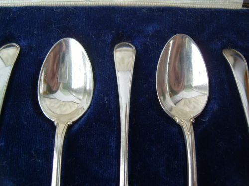 fig 1. Cased Set of Six Silver Hallmarked Teaspoons