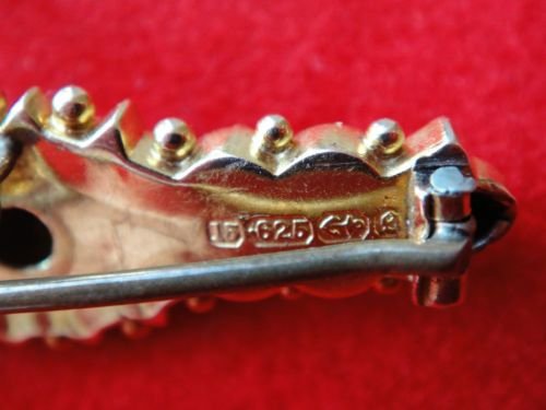 fig 1. ANTIQUE 15CT GOLD BAR BROOCH SAPPHIRE & DIAMOND